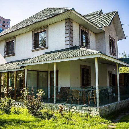 "European" Backpackers Hostel In Almaty Ngoại thất bức ảnh