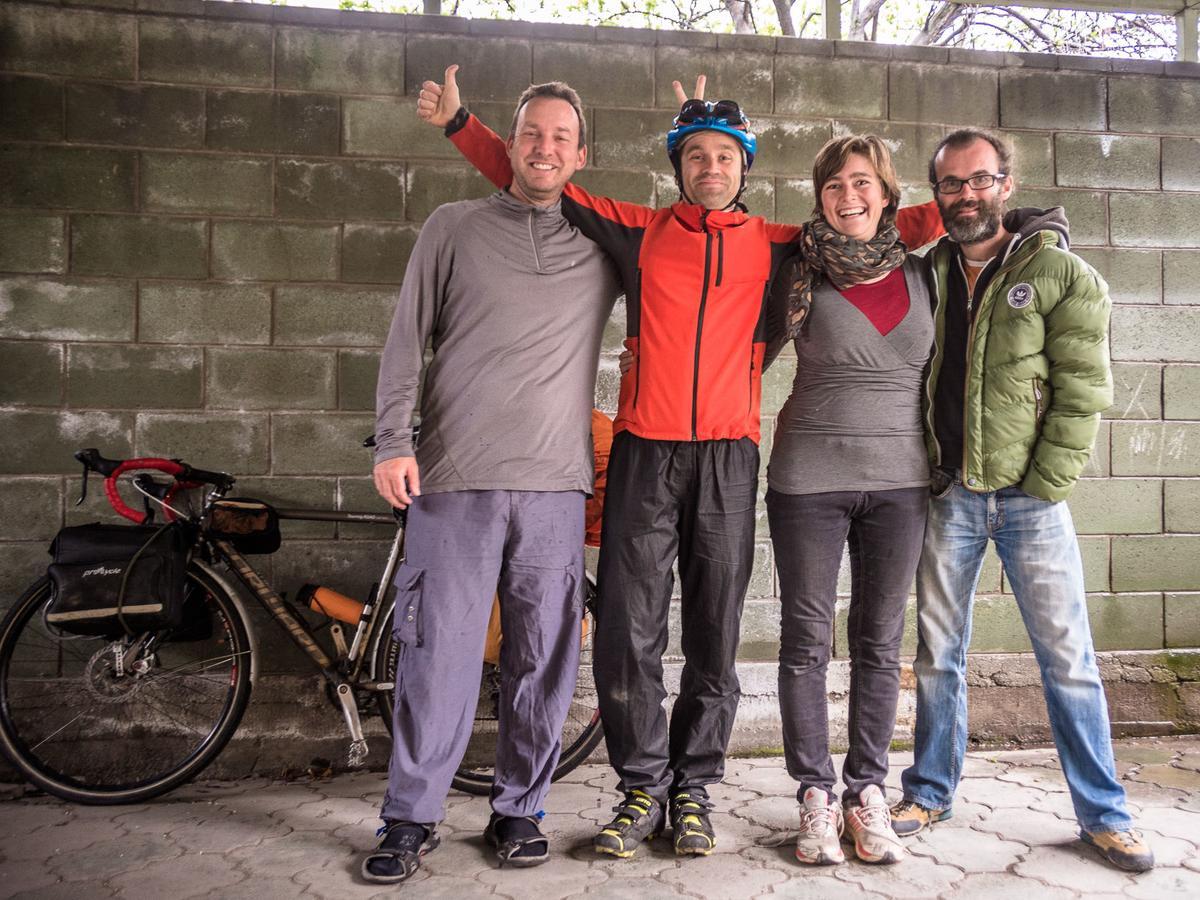 "European" Backpackers Hostel In Almaty Ngoại thất bức ảnh
