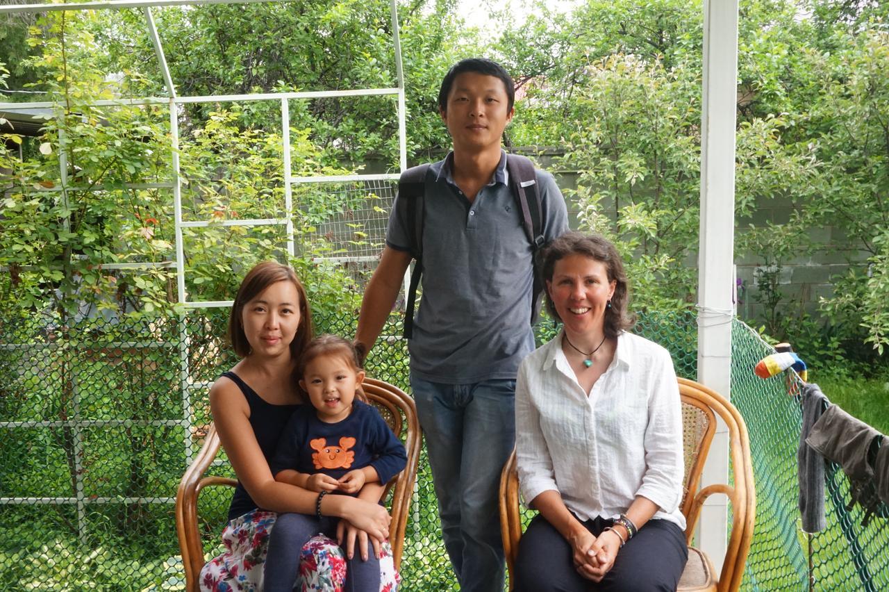 "European" Backpackers Hostel In Almaty Ngoại thất bức ảnh