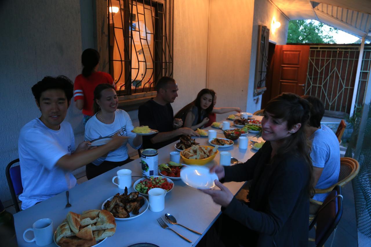 "European" Backpackers Hostel In Almaty Ngoại thất bức ảnh