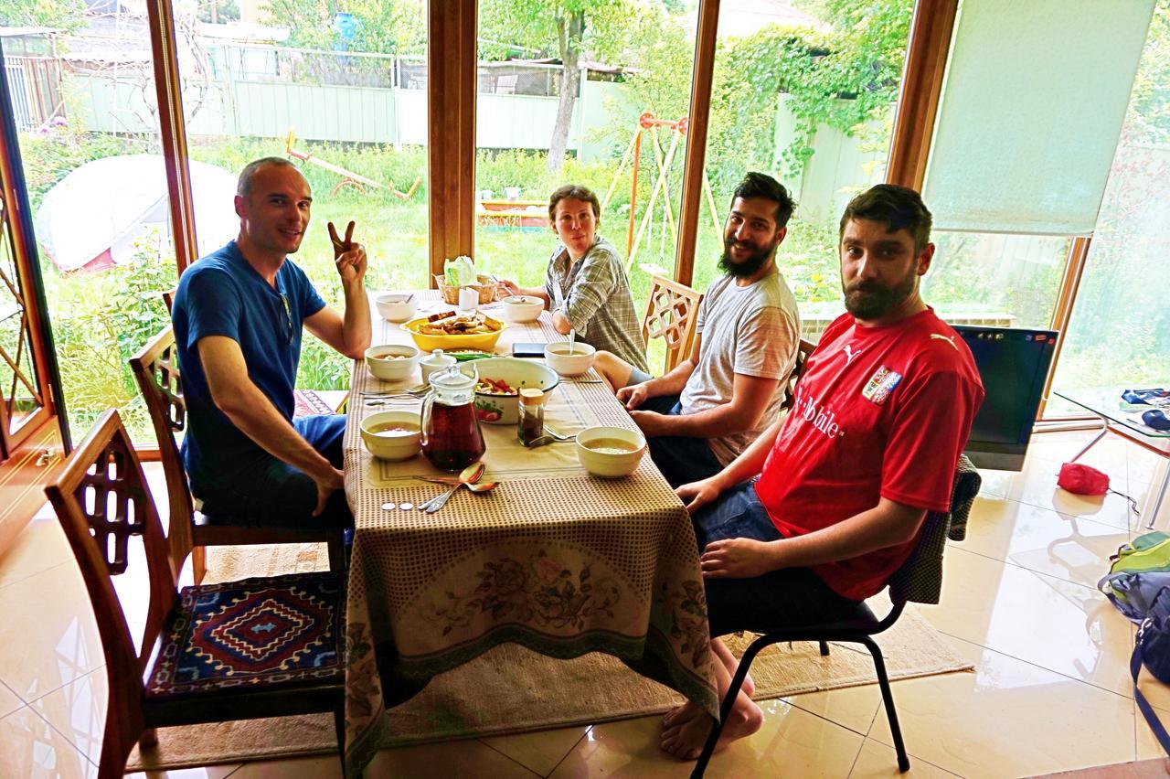 "European" Backpackers Hostel In Almaty Ngoại thất bức ảnh