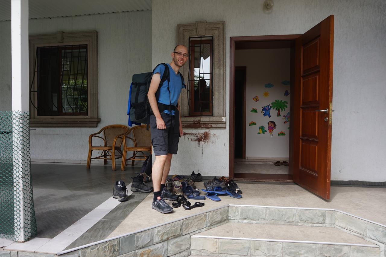 "European" Backpackers Hostel In Almaty Ngoại thất bức ảnh