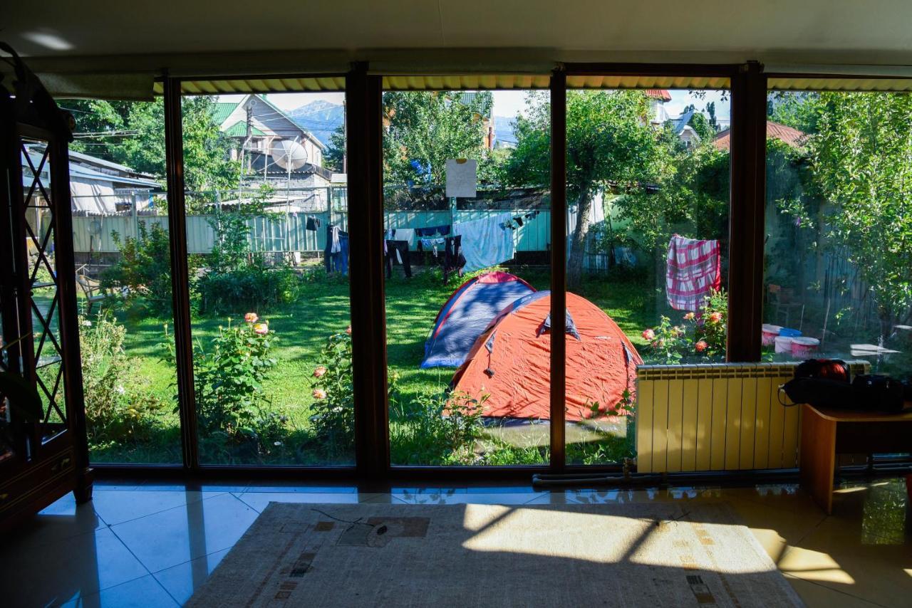 "European" Backpackers Hostel In Almaty Ngoại thất bức ảnh