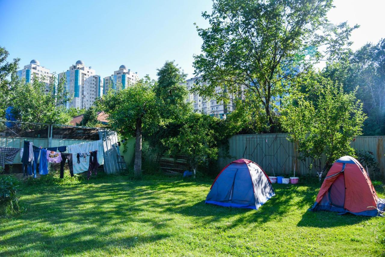 "European" Backpackers Hostel In Almaty Ngoại thất bức ảnh