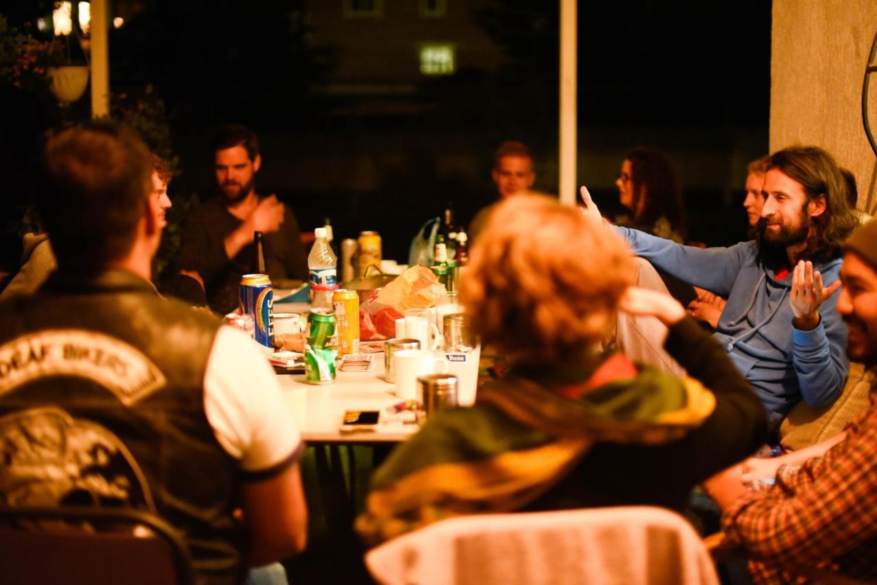 "European" Backpackers Hostel In Almaty Ngoại thất bức ảnh