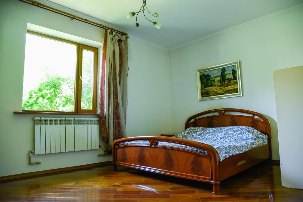 "European" Backpackers Hostel In Almaty Ngoại thất bức ảnh