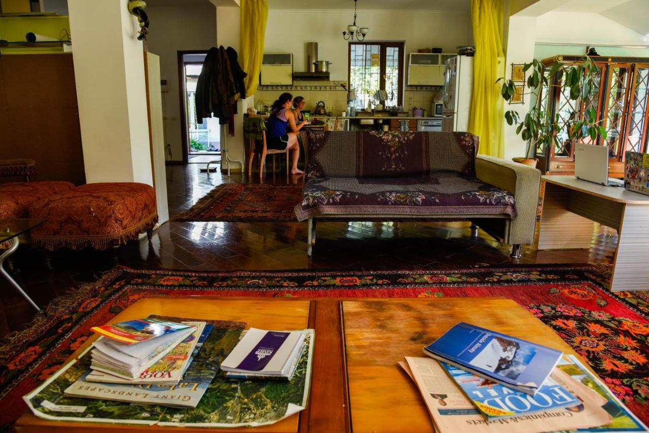 "European" Backpackers Hostel In Almaty Ngoại thất bức ảnh