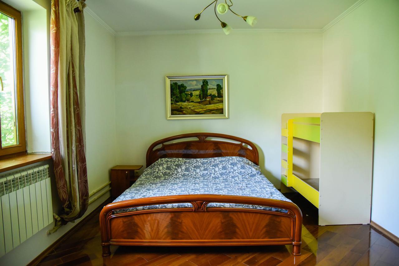"European" Backpackers Hostel In Almaty Ngoại thất bức ảnh