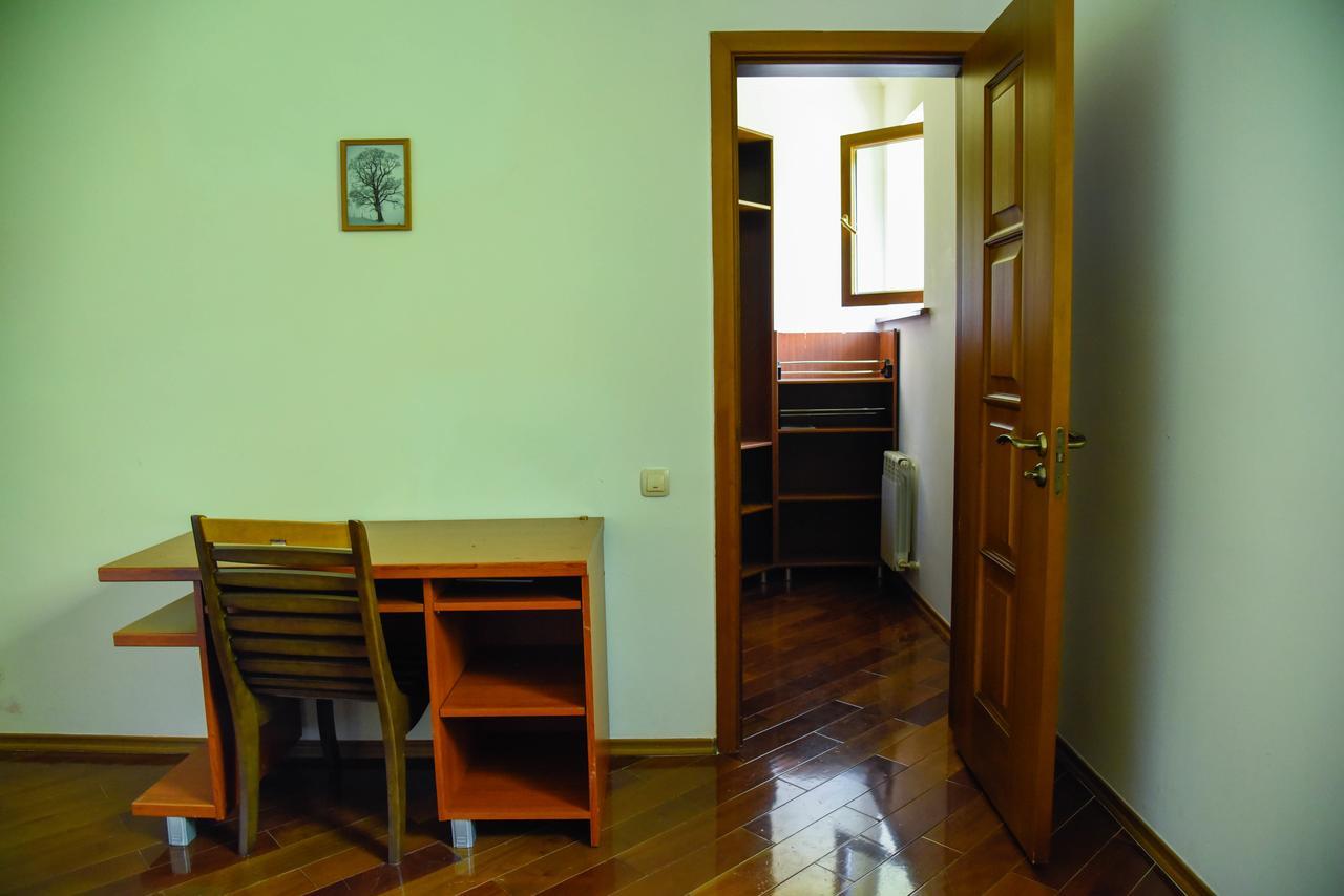 "European" Backpackers Hostel In Almaty Ngoại thất bức ảnh