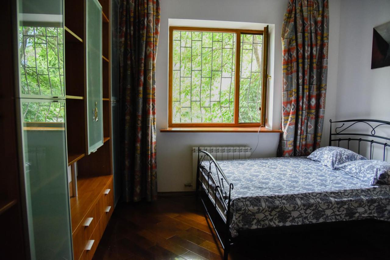 "European" Backpackers Hostel In Almaty Ngoại thất bức ảnh
