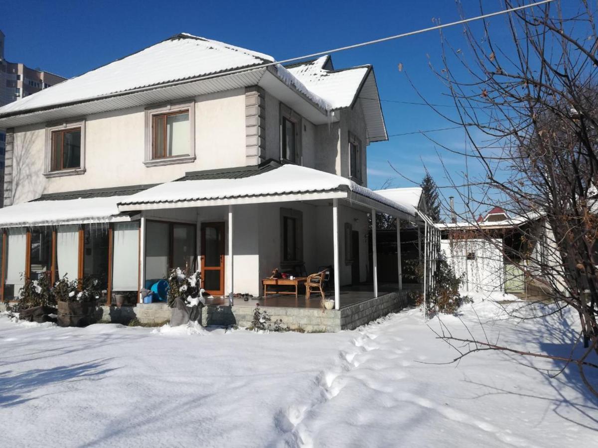 "European" Backpackers Hostel In Almaty Ngoại thất bức ảnh